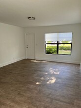 1111 NE 10th St in Hallandale Beach, FL - Foto de edificio - Building Photo