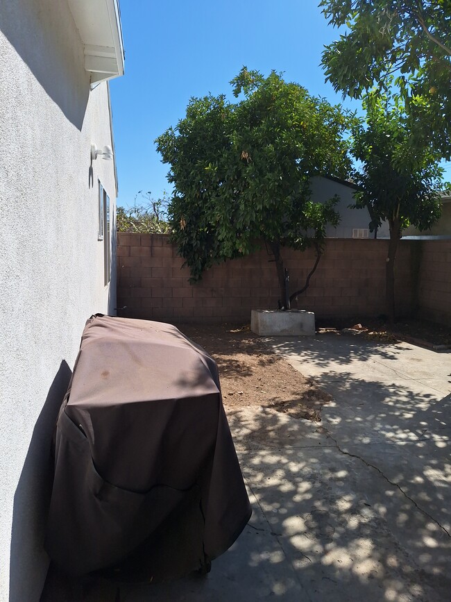 1344 Celis St in San Fernando, CA - Building Photo - Building Photo