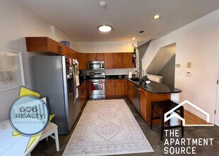 220 W Scott St, Unit G in Chicago, IL - Foto de edificio - Building Photo