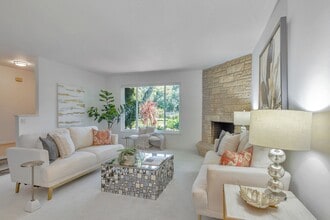 208 Ravenswood Ave in Menlo Park, CA - Building Photo - Building Photo