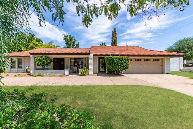 property at 700 W Drey Dr