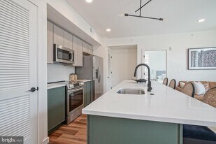 1301 Bainbridge St in Philadelphia, PA - Building Photo