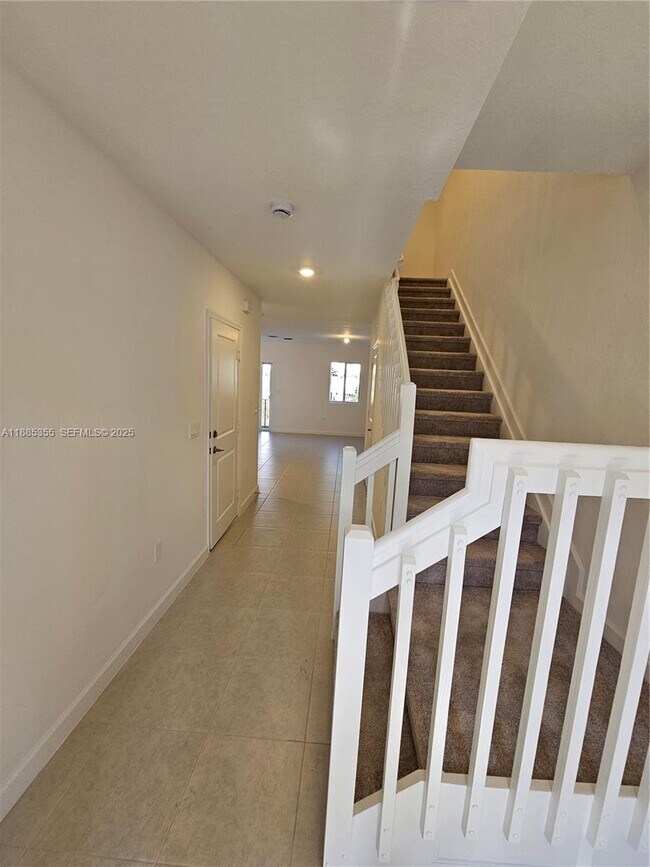 5045 SW 37th St in West Park, FL - Foto de edificio - Building Photo