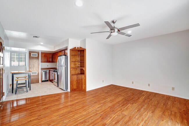 1824 S Barrington Ave, Unit A