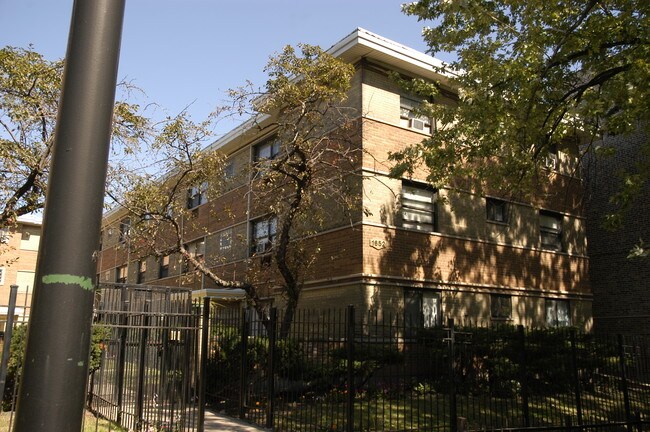 1652-1660 W Pratt Blvd in Chicago, IL - Building Photo - Building Photo