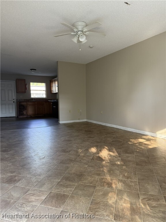 1442 N Melrose Dr in Avon Park, FL - Building Photo - Building Photo