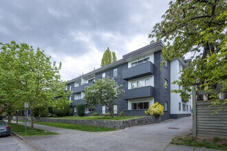 2225 W 8th Ave in Vancouver, BC - Building Photo - Building Photo