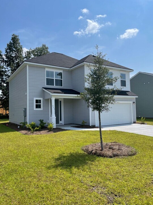 311 Excel Dr in Richmond Hill, GA - Building Photo