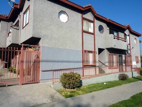 1201 N Virgil Ave, Unit A in Los Angeles, CA - Building Photo - Building Photo