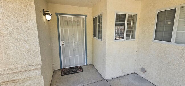 320 Vista St in Ridgecrest, CA - Building Photo - Building Photo