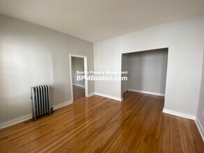 137 Callender St, Unit 1 in Boston, MA - Building Photo - Building Photo