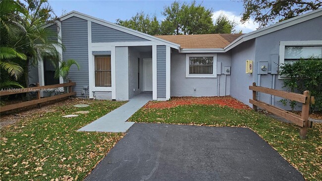 8048 NW 41st Ct in Sunrise, FL - Building Photo - Building Photo