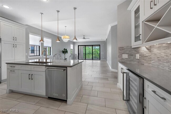 16386 Viansa Wy in Naples, FL - Foto de edificio - Building Photo