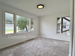 247 E Fremont St in Owatonna, MN - Building Photo - Building Photo