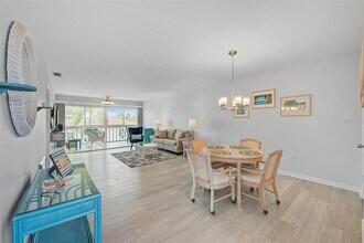 10215 Regal Dr in Largo, FL - Building Photo - Building Photo