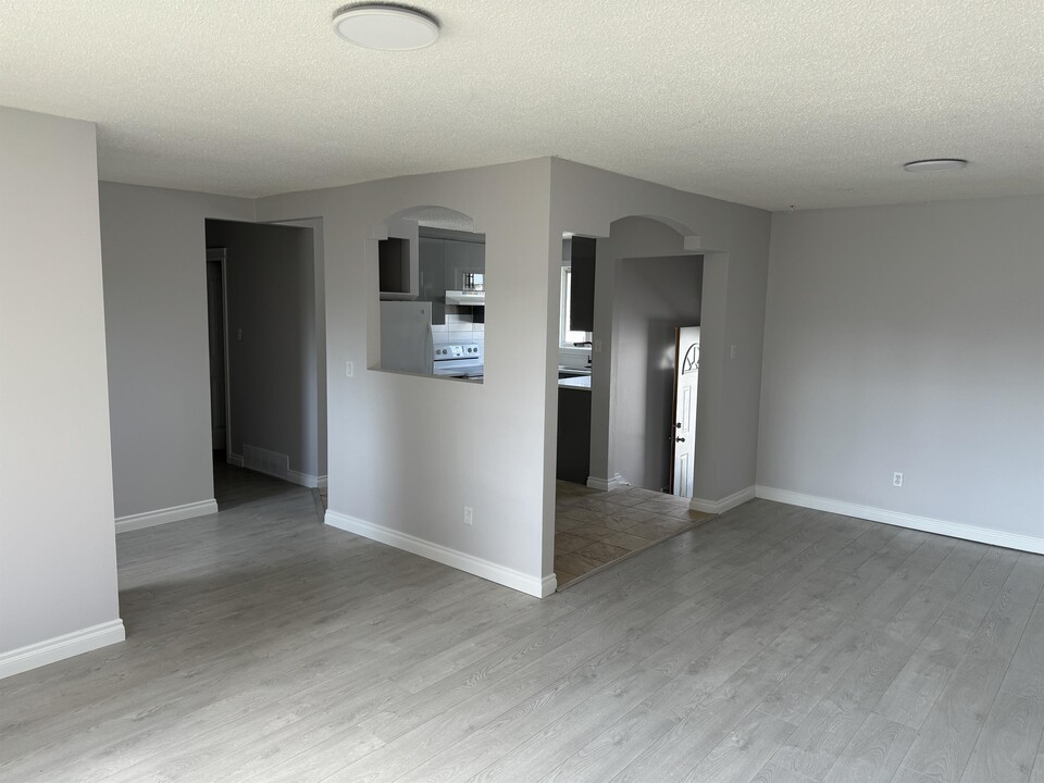 4306 S Park Dr in Leduc, AB - Building Photo