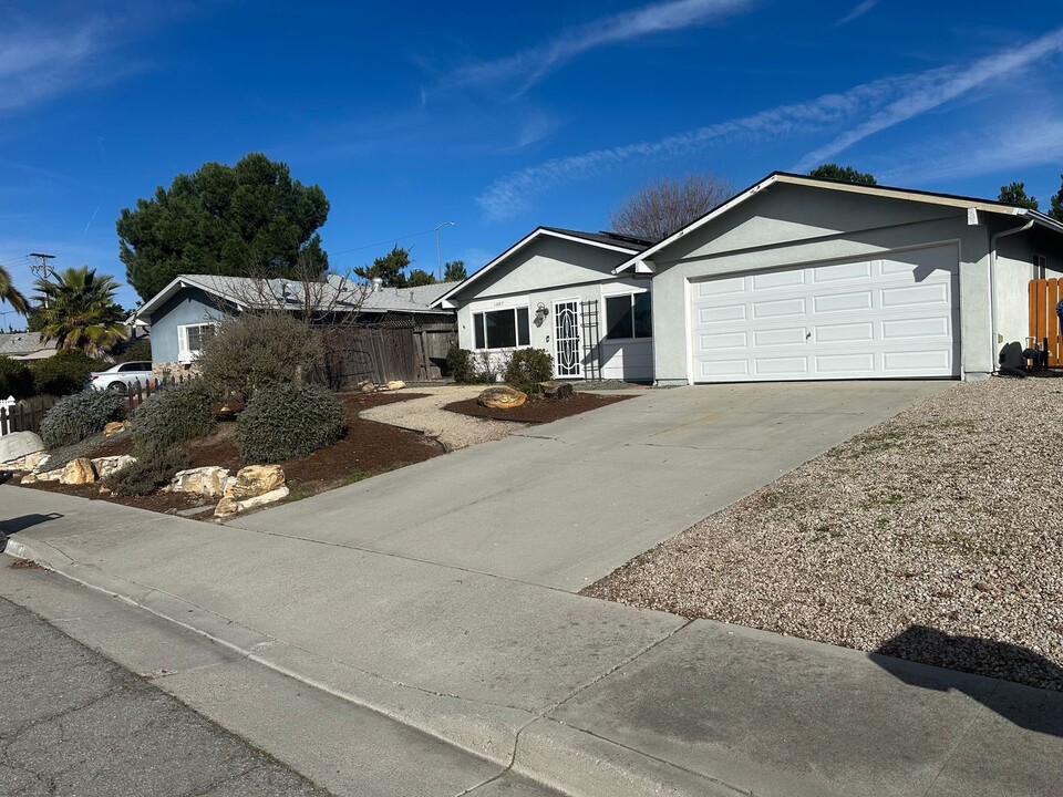 1207 Dorothy St in Paso Robles, CA - Building Photo