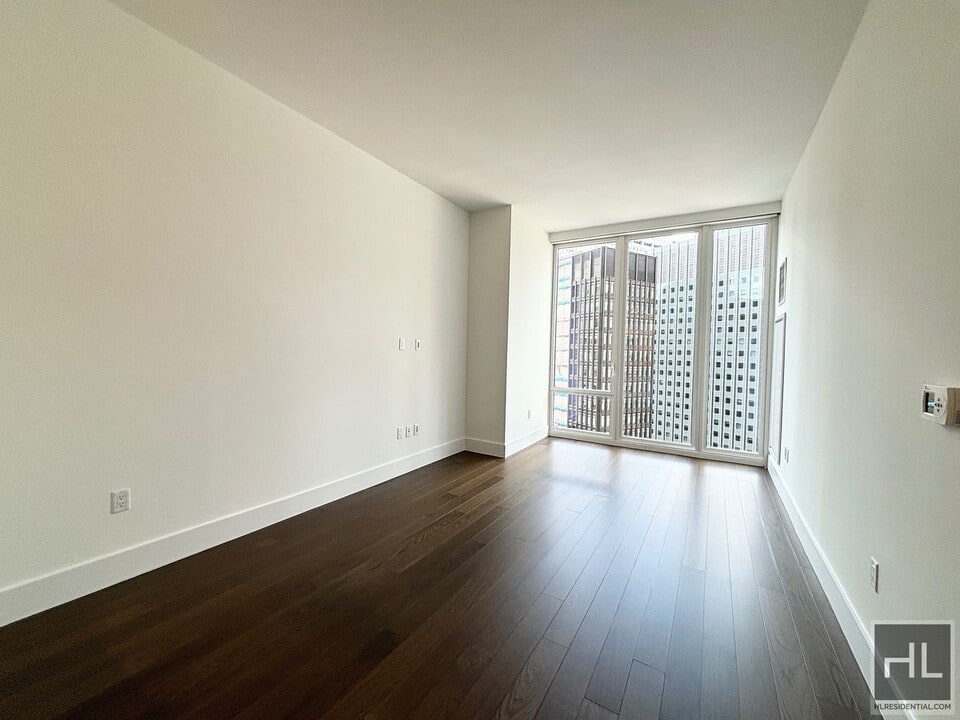 East 44th Street in New York, NY - Building Photo