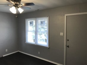 1018 Lewis Ave in Des Moines, IA - Building Photo - Building Photo