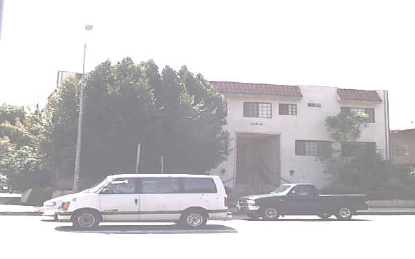 15506 Vanowen St in Van Nuys, CA - Foto de edificio - Building Photo