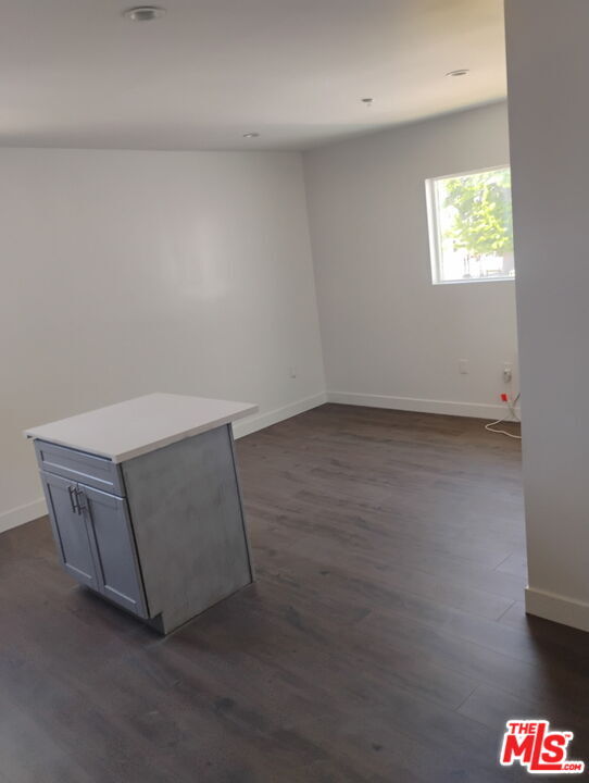 13757 Vanowen St in Los Angeles, CA - Building Photo - Building Photo