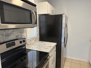 9930 Twin Lakes Dr in Coral Springs, FL - Building Photo - Building Photo