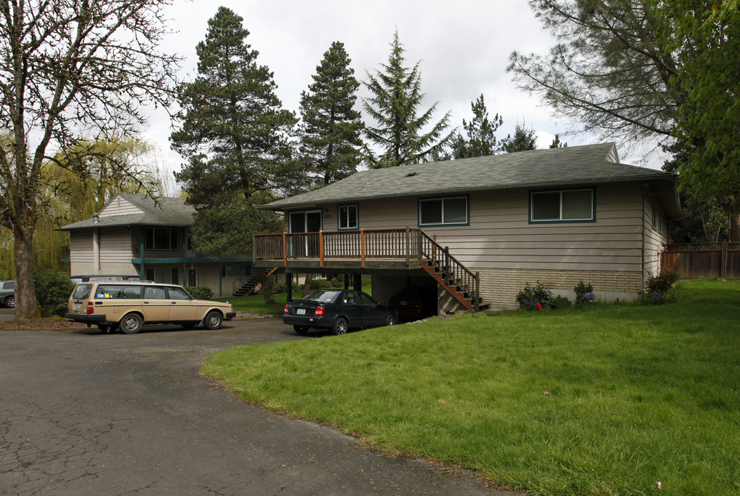 Willow Creek Apartments in Portland, OR - Building Photo