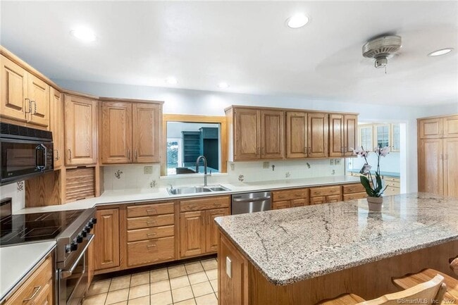 143 Ponus Ave in Norwalk, CT - Building Photo - Building Photo