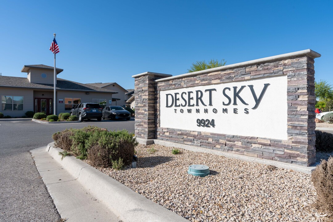 Desert Sky Townhomes in El Paso, TX - Building Photo