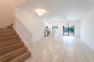 25185 SW 108th Ave in Homestead, FL - Building Photo