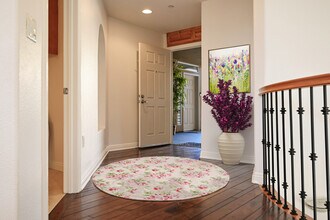 5831 Seawalk Dr, Unit 416 in Los Angeles, CA - Building Photo - Building Photo