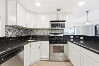 700 1st St, Unit 12A in Hoboken, NJ - Foto de edificio - Building Photo