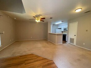 1305 W Villa Maria Rd in Bryan, TX - Building Photo - Building Photo