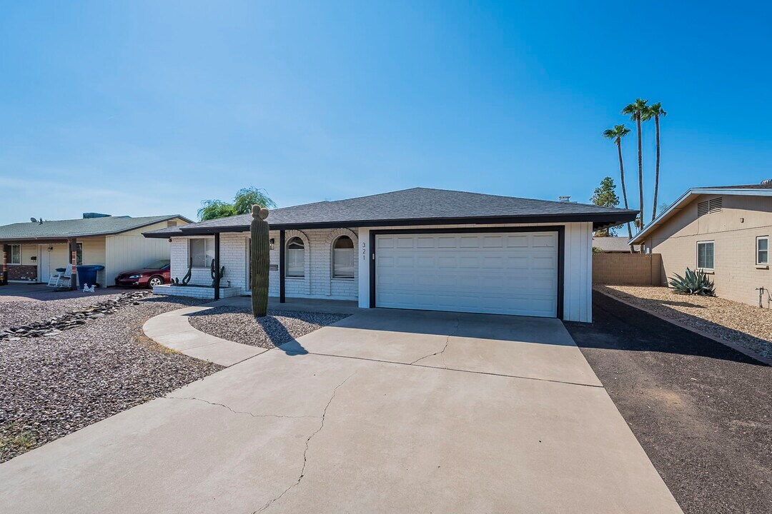 321 E Fremont Dr in Tempe, AZ - Building Photo