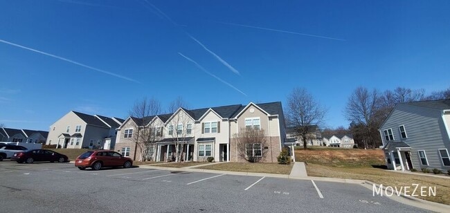 458 Sandybrooke Dr in High Point, NC - Foto de edificio - Building Photo