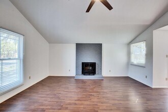 8002 Croftwood Dr in Austin, TX - Building Photo - Building Photo