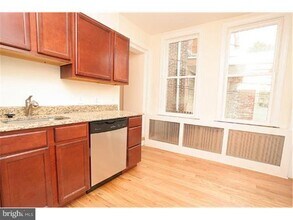 2808 W Girard Ave in Philadelphia, PA - Building Photo - Building Photo