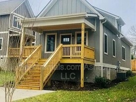 12 Cedar St in Asheville, NC - Building Photo