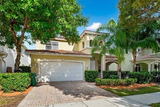 8955 SW 207th St in Cutler Bay, FL - Building Photo - Building Photo