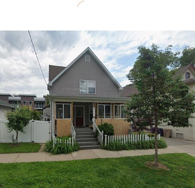 property at 513 S Brooks St