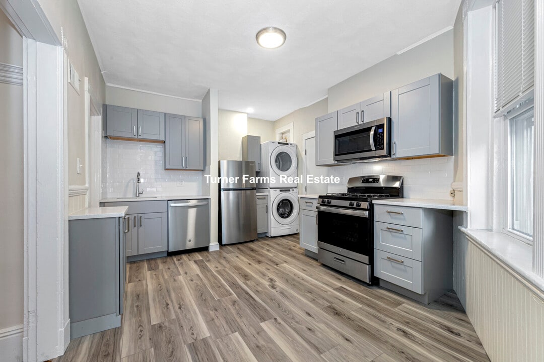 36 Brackett St, Unit 2 in Boston, MA - Building Photo