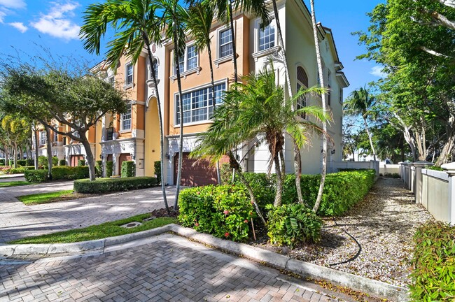 667 NE Trieste Ln in Boca Raton, FL - Building Photo - Building Photo