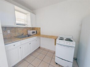 1716 NW 19th St in Miami, FL - Building Photo - Building Photo