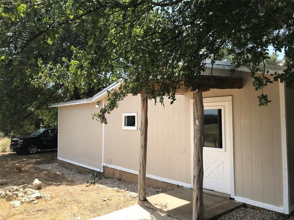 2222 Mount Gainor Rd in Dripping Springs, TX - Building Photo