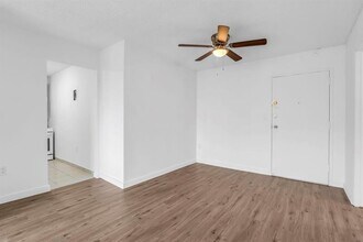 4801 NW 7th St in Miami, FL - Building Photo - Building Photo