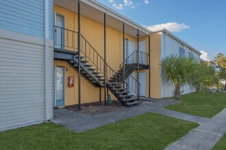 Sandstones Apartments in Pensacola, FL - Building Photo - Building Photo