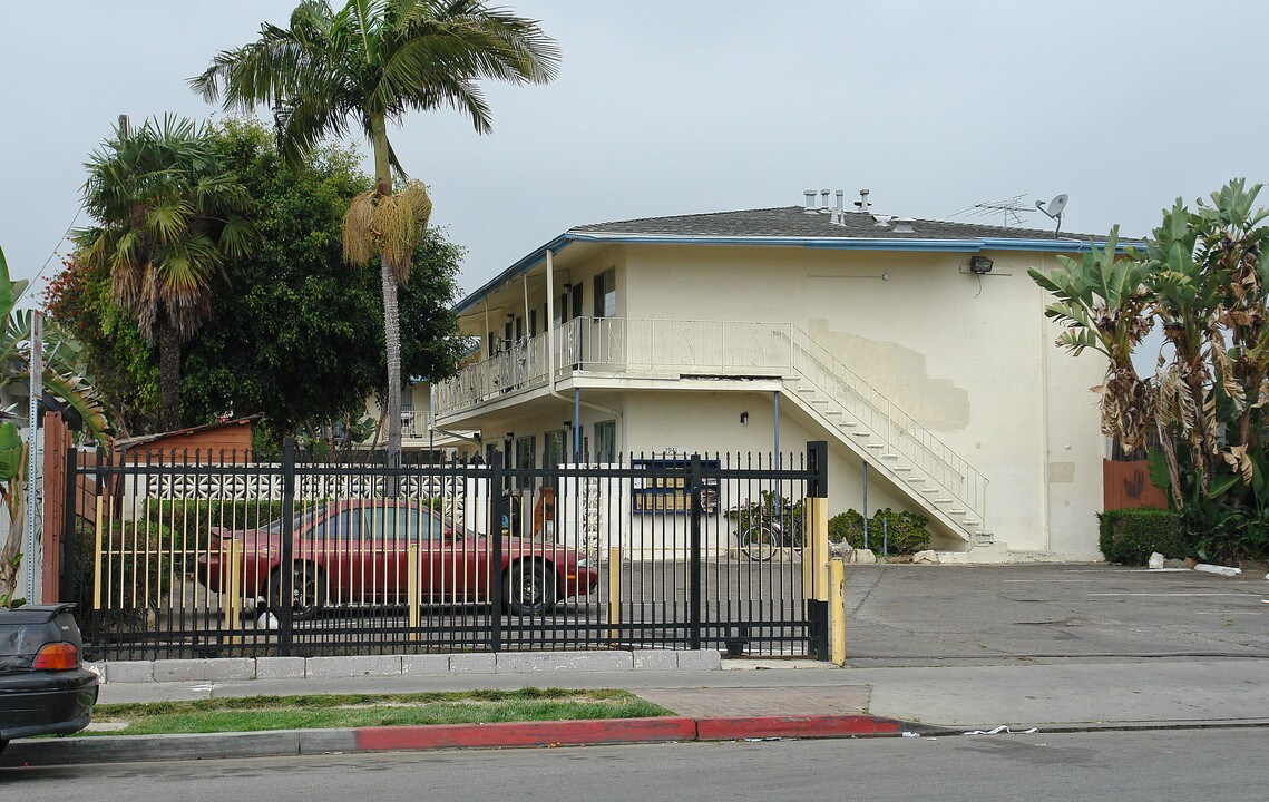 The Rahmani Apartments in Costa Mesa, CA - Foto de edificio