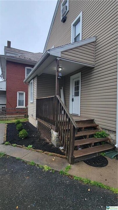 79 W Goepp St in Bethlehem, PA - Building Photo