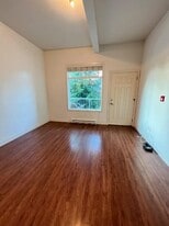 971-971 Finlayson St in Victoria, BC - Building Photo