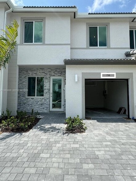 property at 738 SE 13th Ct